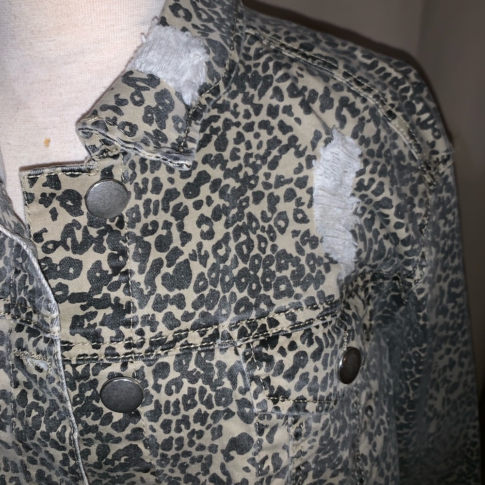 ASHLEY MASON DISTRESSED‎ ANIMAL PRINT JACKET - Picture 3 of 7